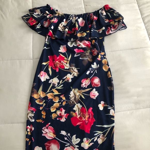 Off the Shoulder Dress - Picture 4 of 4